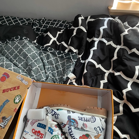 Timberland X Mitchell and Ness Hardwood Classics - Picture 2 of 3